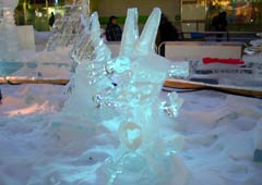 氷像・ニャロメ 氷像・ニャロメ