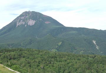 冠雪のない羅臼岳 冠雪のない羅臼岳