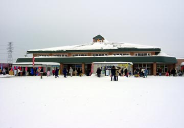 さとらんど会場(休憩所のさとらんど交流館) さとらんど会場(休憩所のさとらんど交流館)