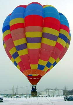 さとらんど会場(熱気球はそれほど高くは上がりませんが眺めがよさそう) さとらんど会場(熱気球はそれほど高くは上がりませんが眺めがよさそう)
