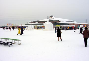 さとらんど会場(屋台村・交流館の周囲の様子) さとらんど会場(屋台村・交流館の周囲の様子)