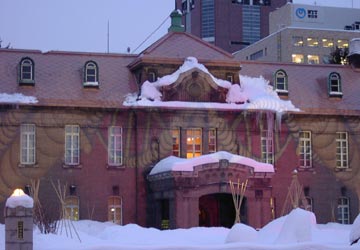 ���E�ō��P�x�̃X���C�h�v���W�F�N�^�[�ɂ��A�D�y�s�����ق̊O�ǃ��C�g�A�b�v2